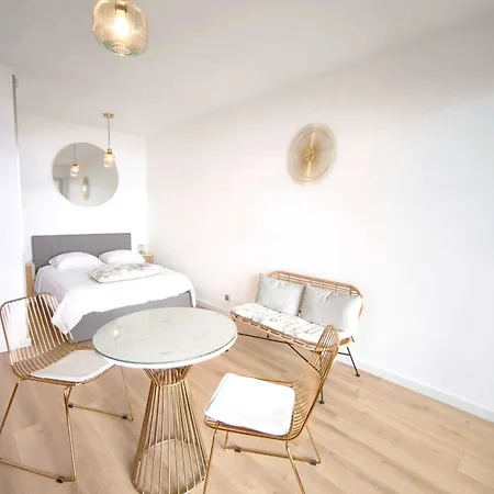 Bright With Sea View In Daire Ajaccio (Corsica)