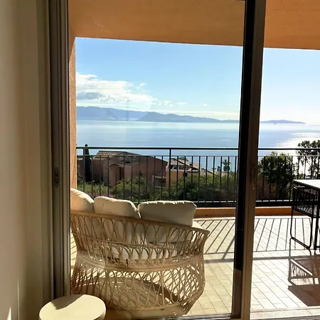 Daire Bright With Sea View In *