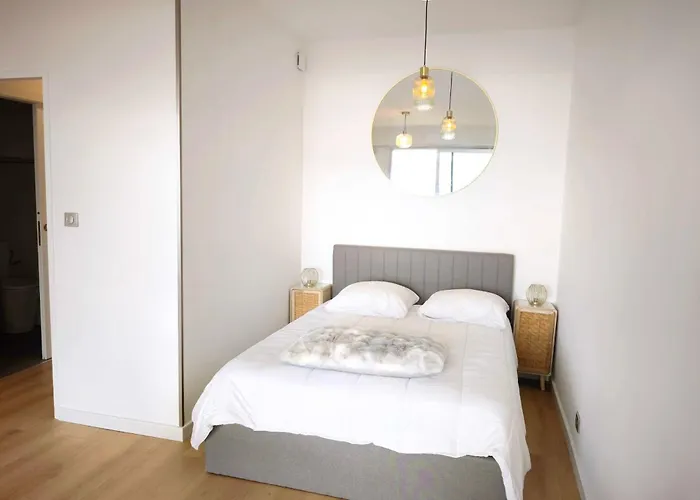 Apartment Bright With Sea View In