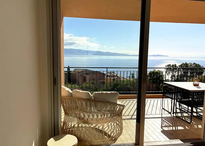 Apartment Bright With Sea View In *